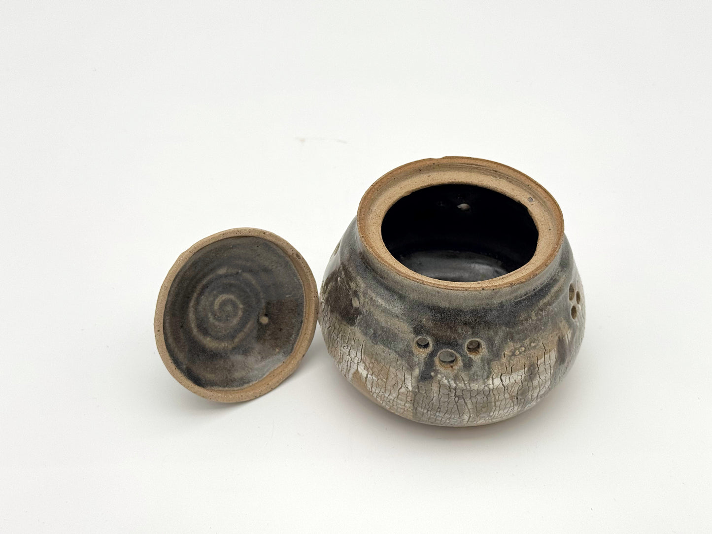 Garlic Keeper — Cobblestone & White